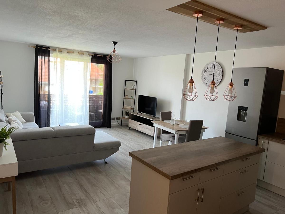 Appartement Entre Lacs, Montagnes Et Stations De Ski Bonneville Exterior foto
